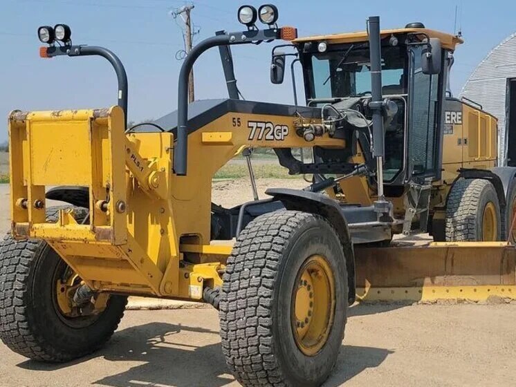 2013 John Deere 772GP inspected unit