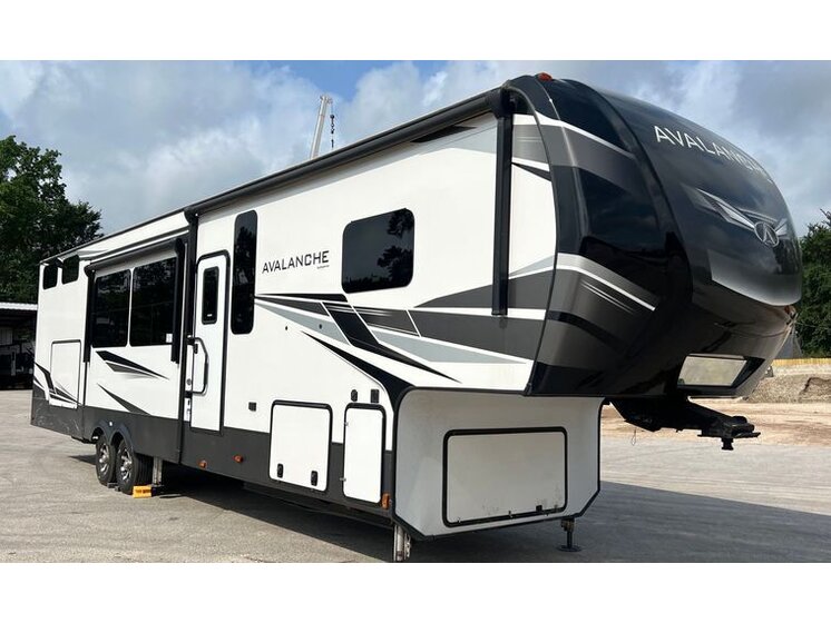 2021 Keystone Avalanche 395 BH inspected unit