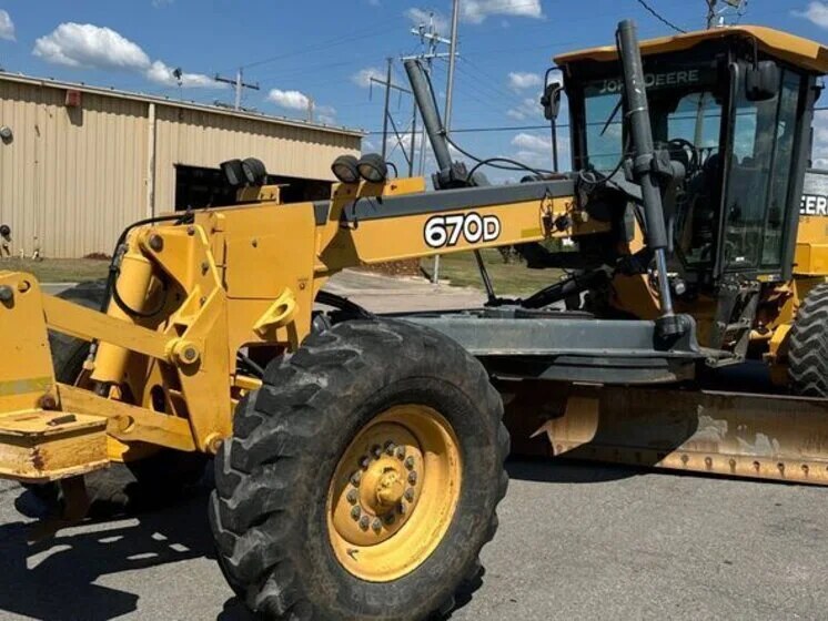 2007 John Deere 670D inspected unit